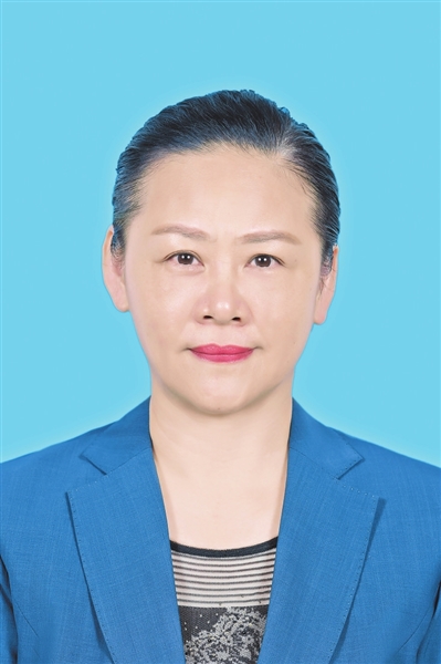 刘新玲,女,汉族,1967年5月生,广西区委党校研究生,中共党员,现任